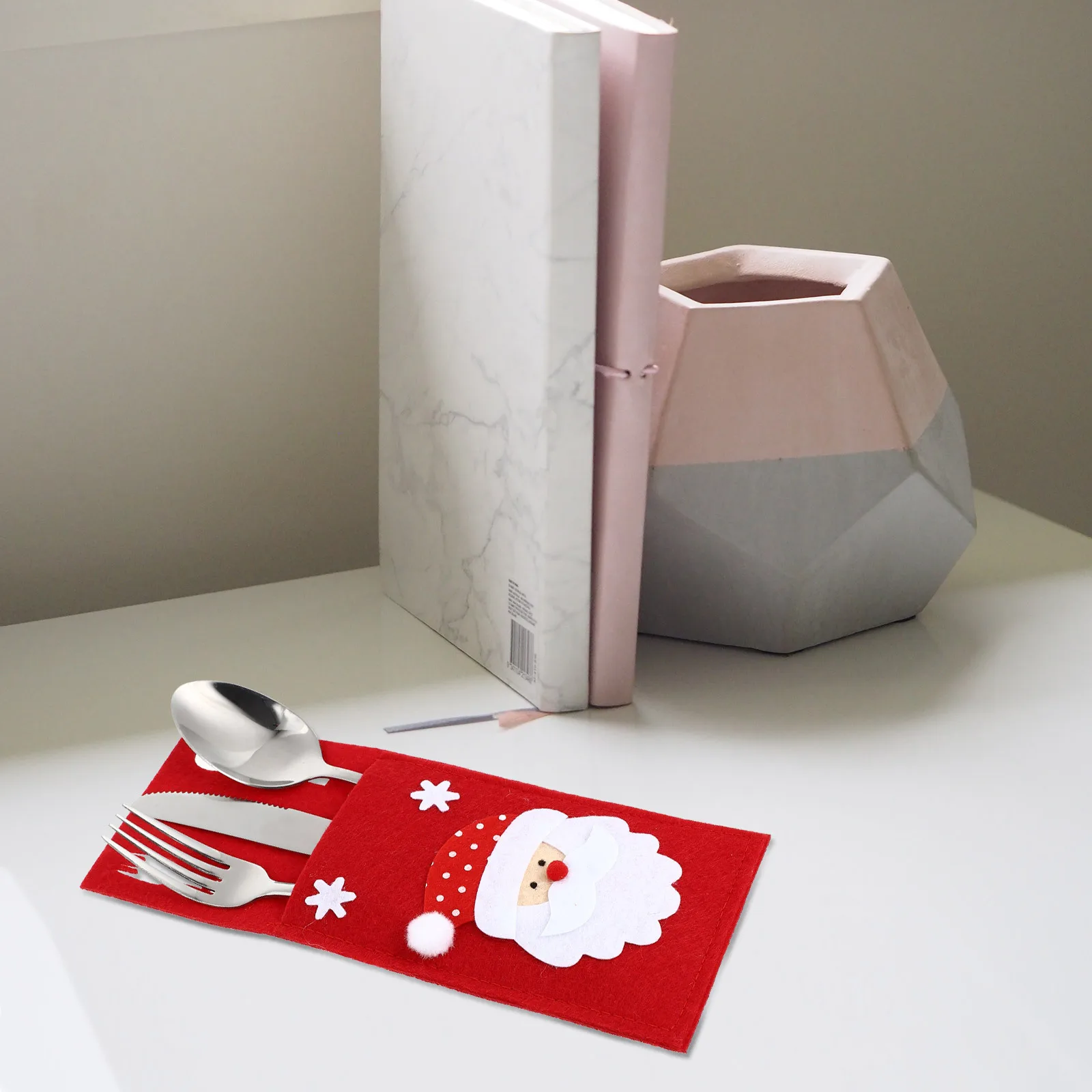 

4Pcs Tableware Pocket Premium Non-Woven Cutlery Holder for Christmas Dining Table Decor Storage Bag Xmas Kitchen Supply