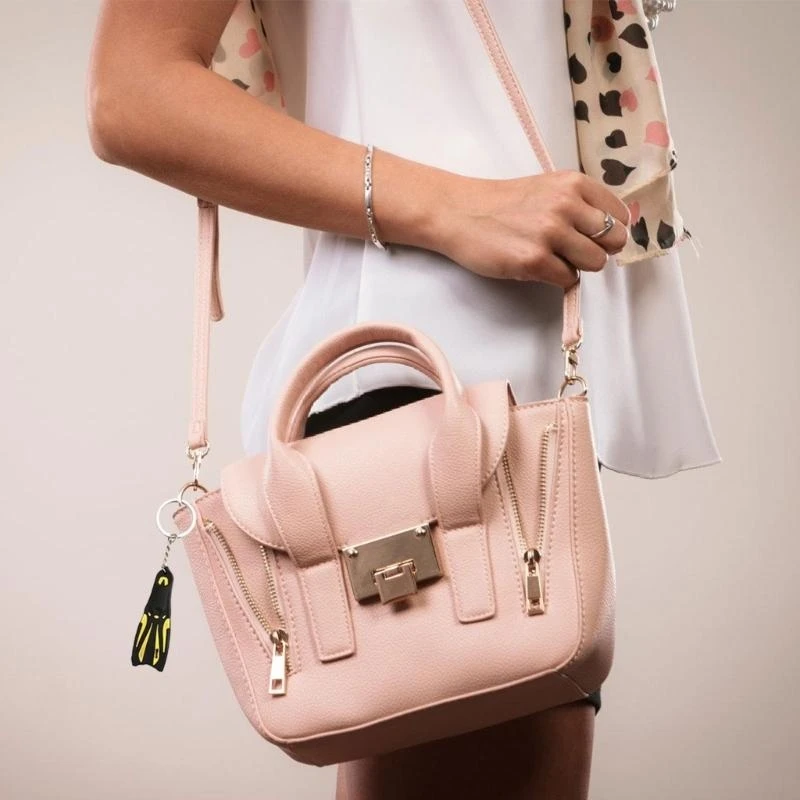 1Piece Diver's Flippers Theme Keyring Diving Flippers Keyring Silicone Pendant Stylish Accessory for Diver - Image 3