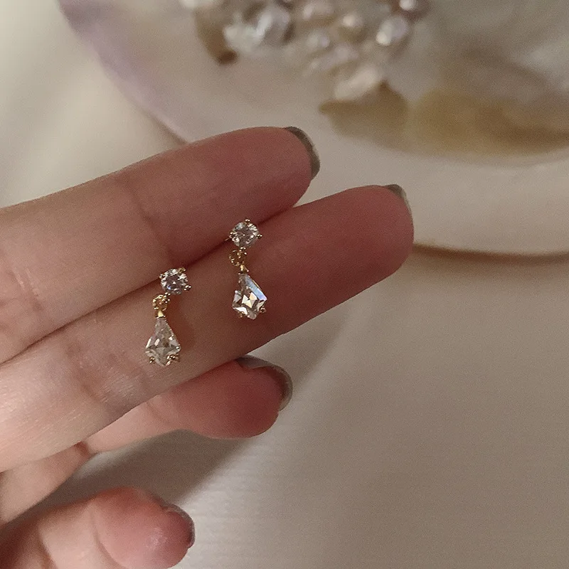 Retro Luxury Sterling Silver Rhombic Zircon Stud Earrings for Woman Geometry Designer Teardrop-shaped Jewelry Accessories Gifts