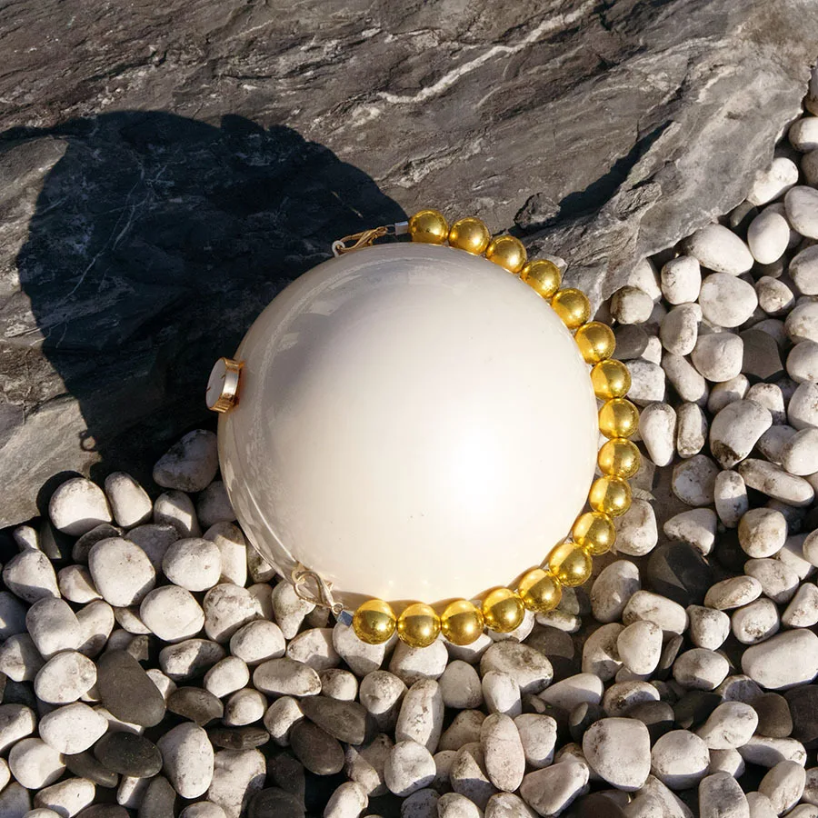 

French pure white glossy acrylic bag shell bag banquet goose egg temperament beaded hand bag