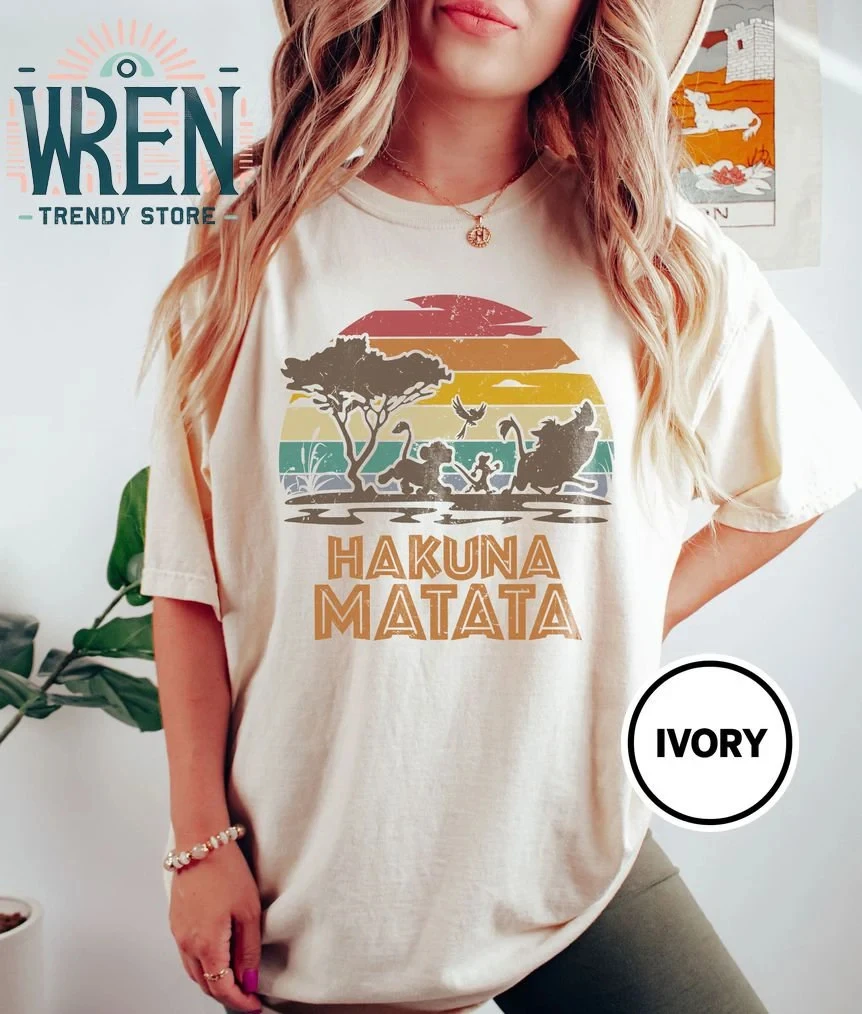 ديزني الأسد الملك سيمبا هاكونا ماتاتا رسالة الجرافيك طباعة النساء الرجال الاطفال تي شيرت لرحلة المملكة الحيوان لينة مريح أنيق