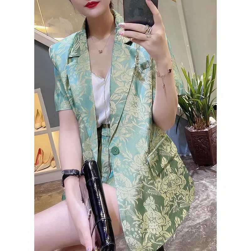 A celebrity Silk Printed Suit Shorts 2024 summer season new temperament female fry street small person two-piece set