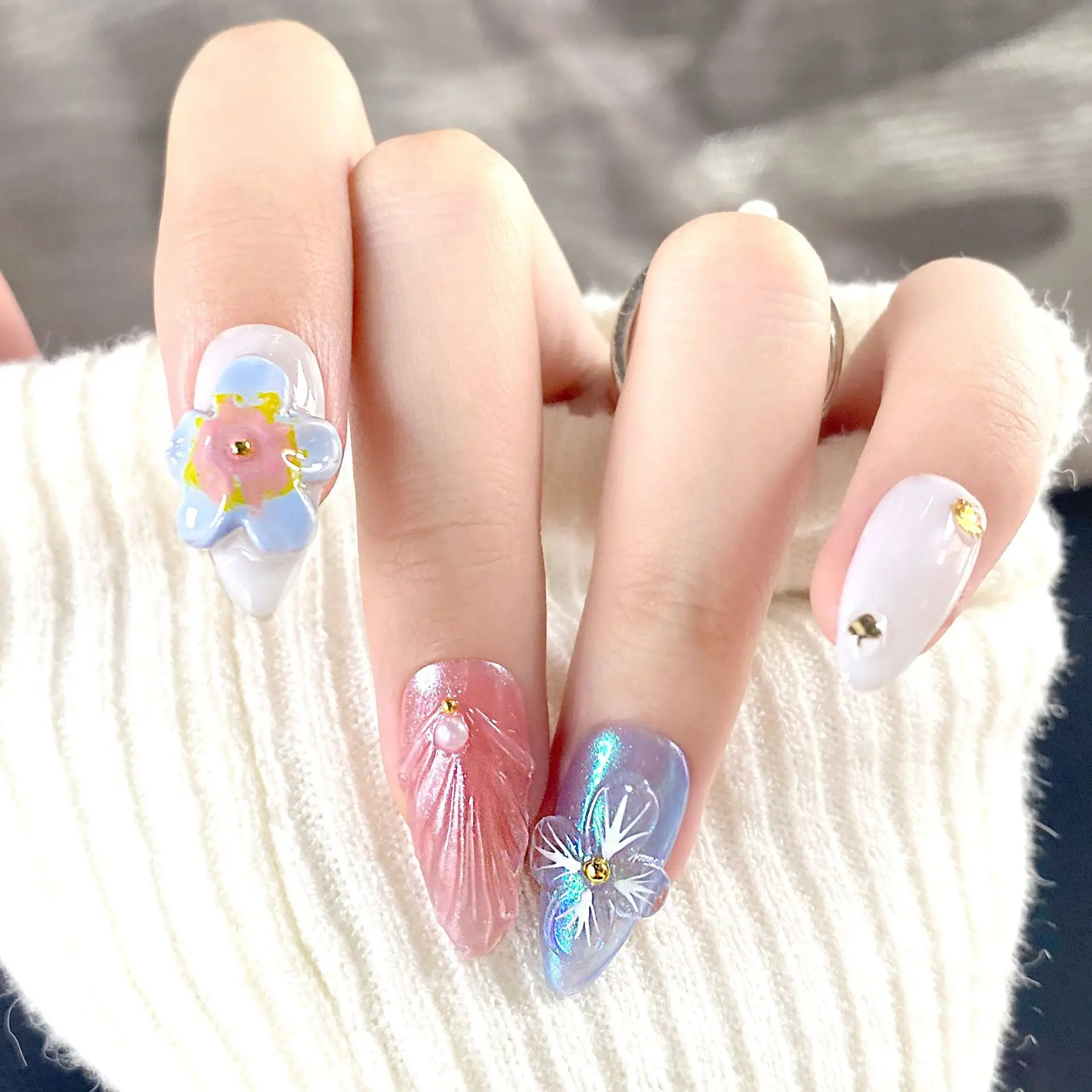 

10Pcs 3D Shell Flower Art Nail Set – Hand-Painted Acrylic Fake Nails for Women, Party & Daily Wear