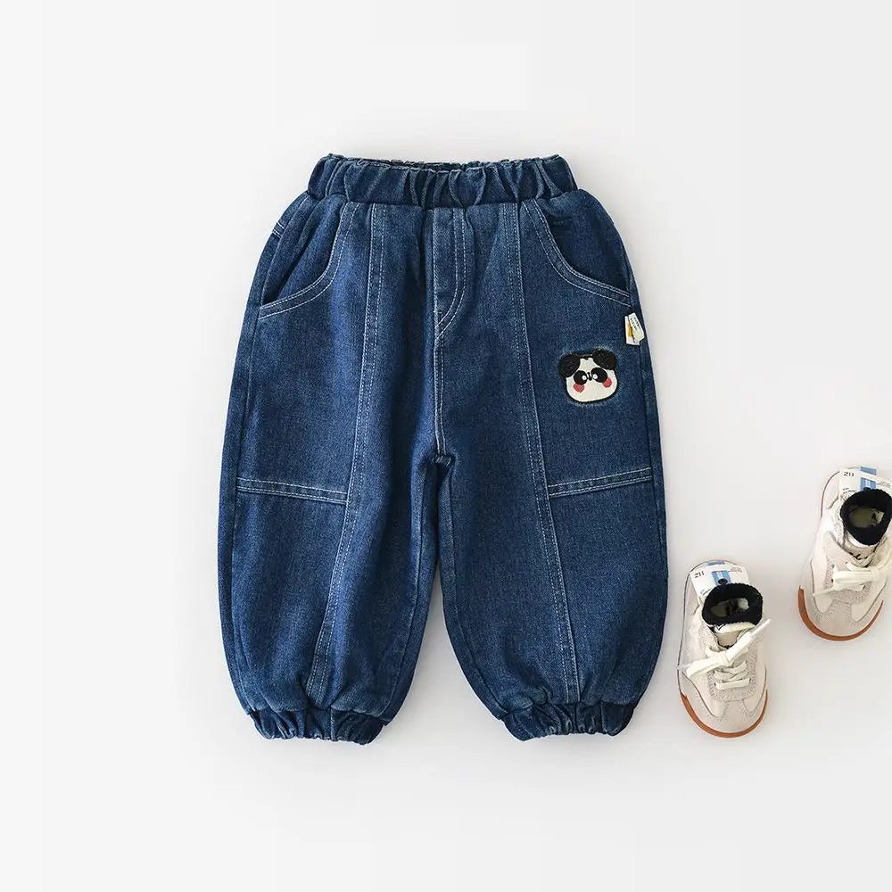 

2025 зимние новые детские флисовые джинсовые брюки для маленьких мальчиков, повседневные теплые брюки, бархатные толстые джинсы с вышивкой панды для маленьких девочек