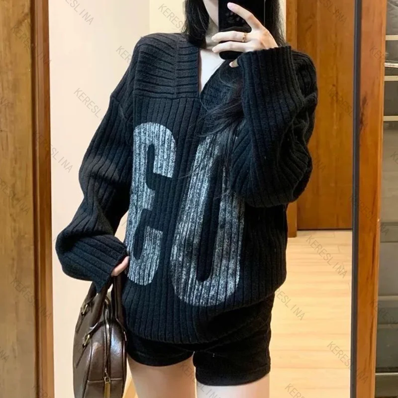 

Черный вязаный свитер с буквенным принтом в американском стиле ретро, осенне-зимний дизайн, повседневный универсальный вязаный свитер с v-образным вырезом для пикантных девушек