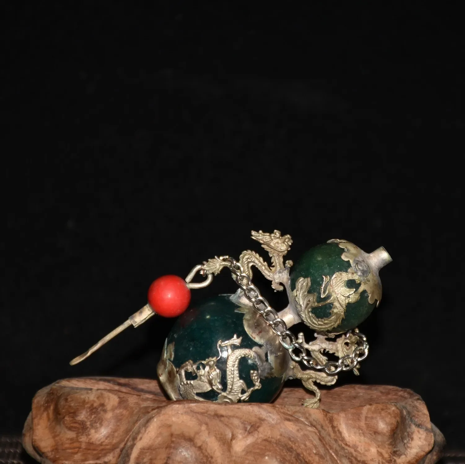 Exquisite Chinese Handwork Old Green Jade Armoured Dragon Phoenix Snuff Bottle
