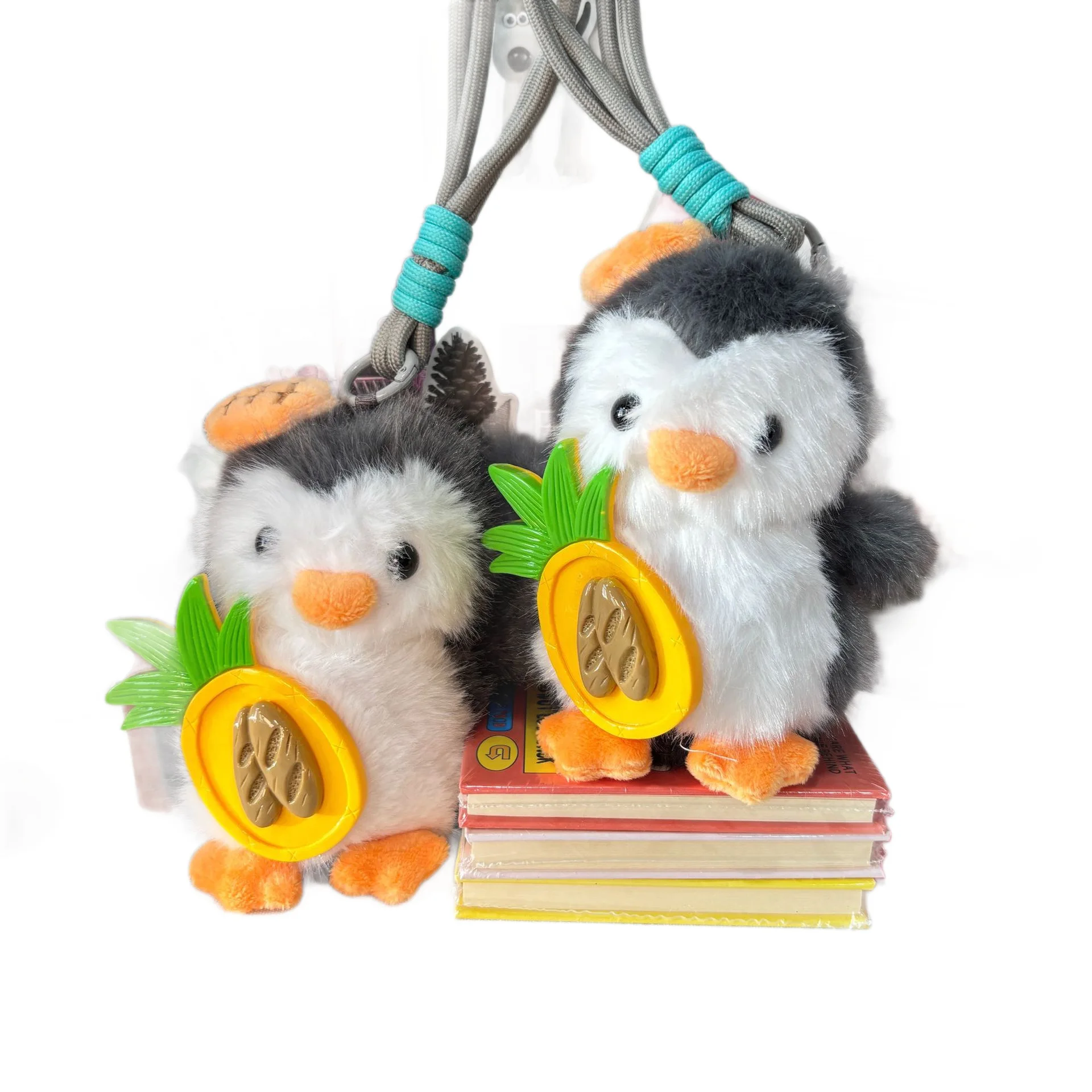 النسخة الكورية لطيف البطريق أفخم دمية قلادة المفاتيح هدايا أعياد ميلاد للأطفال على ظهره ديكور نابض بالحياة أفخم البطريق الحيوان المفاتيح