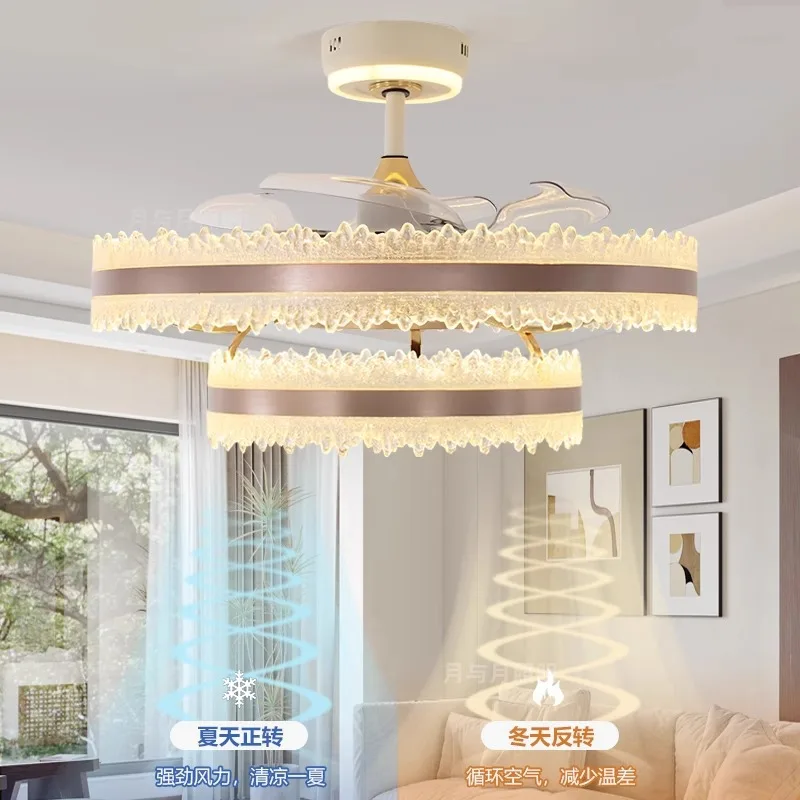 Scandinavisch, lichte luxe, kroonluchter, high-end, sfeervol