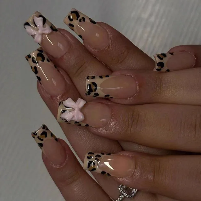 

2026 New Minimalist Nail Art Valentine's Day Leopard Print Bow Design Classic French Manicure Wearable Nails