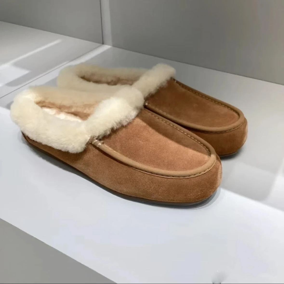 

Retro Women's Winter Suede Flat Slip On Loafers with Warm Lining Cozy Casual Shoes Comfortable Ladies Flats