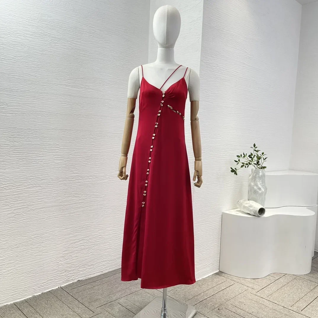 Rosso elegante fibbia in metallo di alta qualità decorazione ritagliata senza maniche donna Spaghetti cinturino nero vestito Midi