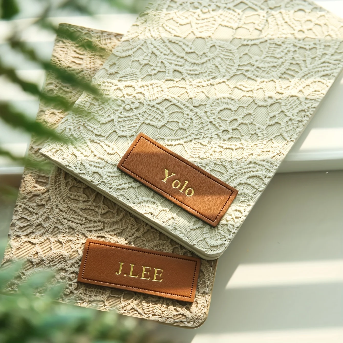 

1 шт., держатель для паспорта на заказ с горячим штампованным именем, уникальный дорожный кошелек, элегантный держатель для документов, уникальный подарок для путешествий