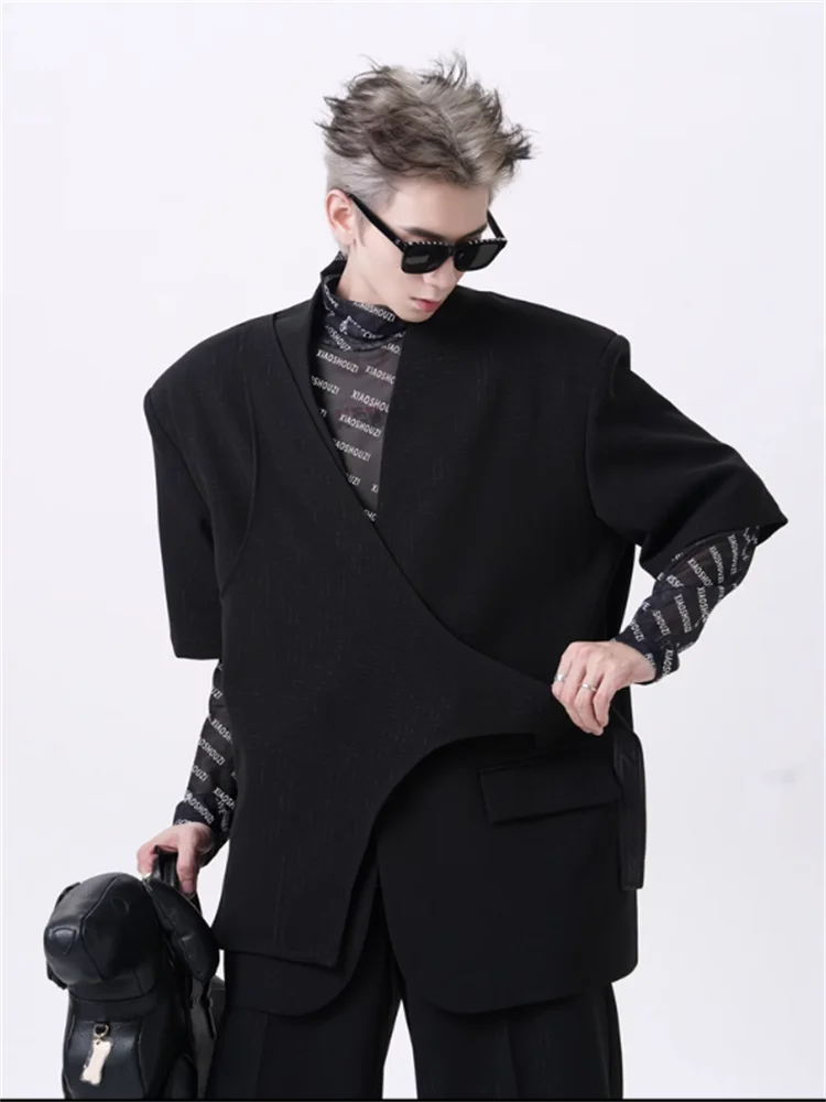 Fake two short sleeved senior men's black shoulder pad silhouette collarless suit fashion