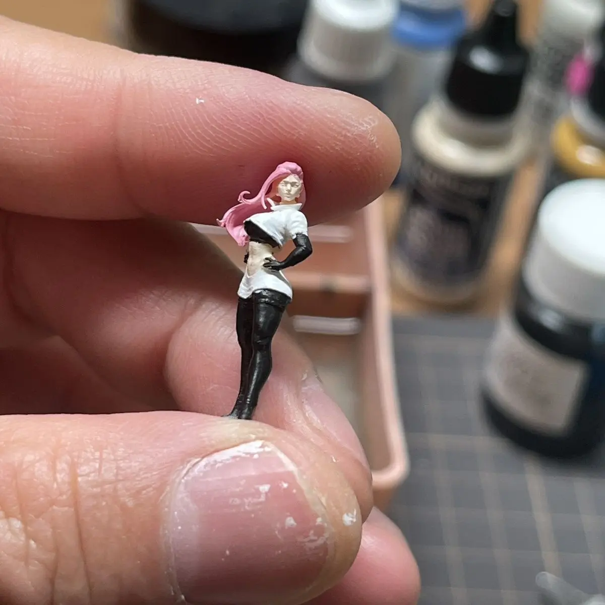 1/64 الراتنج اليد اللوحة التماثيل الثابتة امرأة الديوراما الدعائم