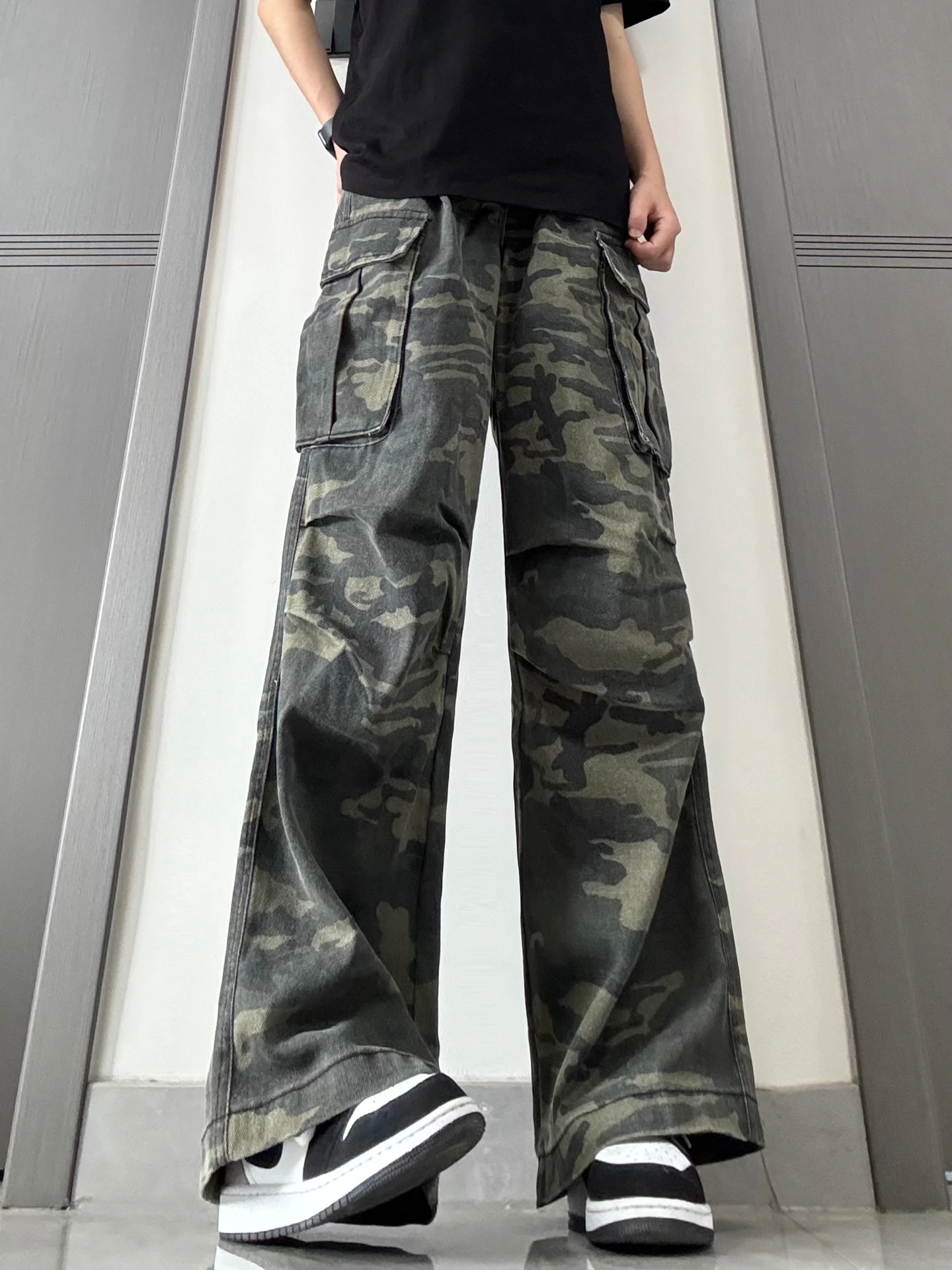 

American Street Style Camouflage Workwear Jeans Men's Vintage Pleated Design Straight Leg High Street Pants Youth Fashion