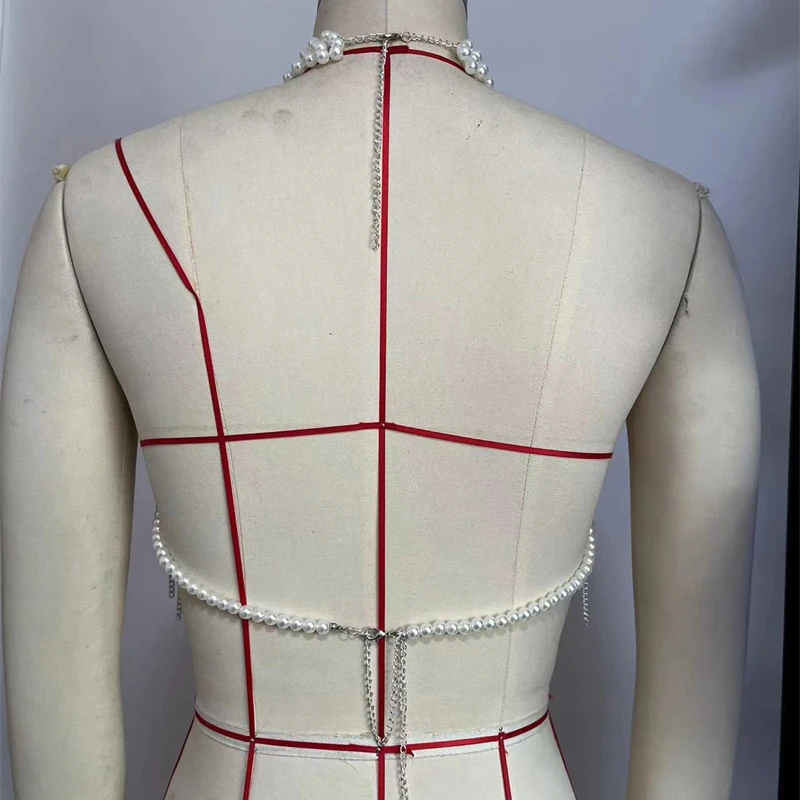 Damen-Tanzaccessoires: Perlenbesetztes Neckholder-Bodychain-Top mit Aushöhlungen, Quasten und Netzstoff – Y2K Crop Top, rückenfrei für Party, Festival und Clubwear – Detail 5