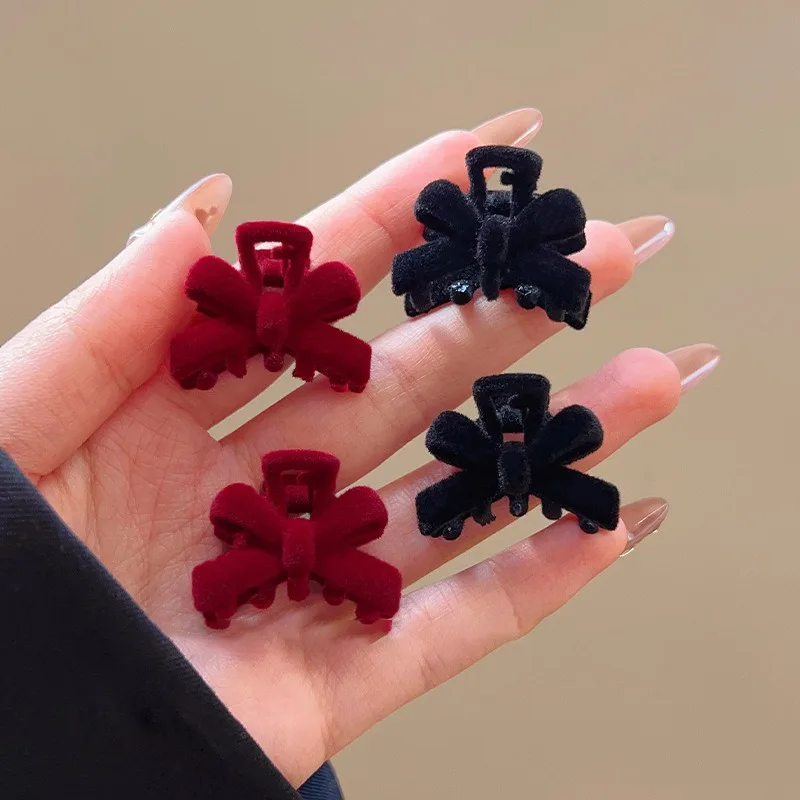 قطعتان من مشابك مخلب القوس المخملي الأحمر للعام الجديد - مشابك شعر جانبية للنساء، مشابك شعر على شكل غرة لمجموعة هدايا إكسسوارات الشعر الجميلة