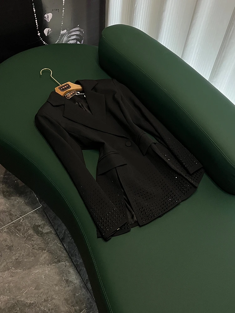 ชุดสูทผู้หญิงสไตล์ยุโรประดับไฮเอนด์ ประดับตกแต่งอย่างหรูหรา พร้อมผ่าข้าง แขนยาว เหมาะสำหรับใส่ทำงาน รุ่น WY032