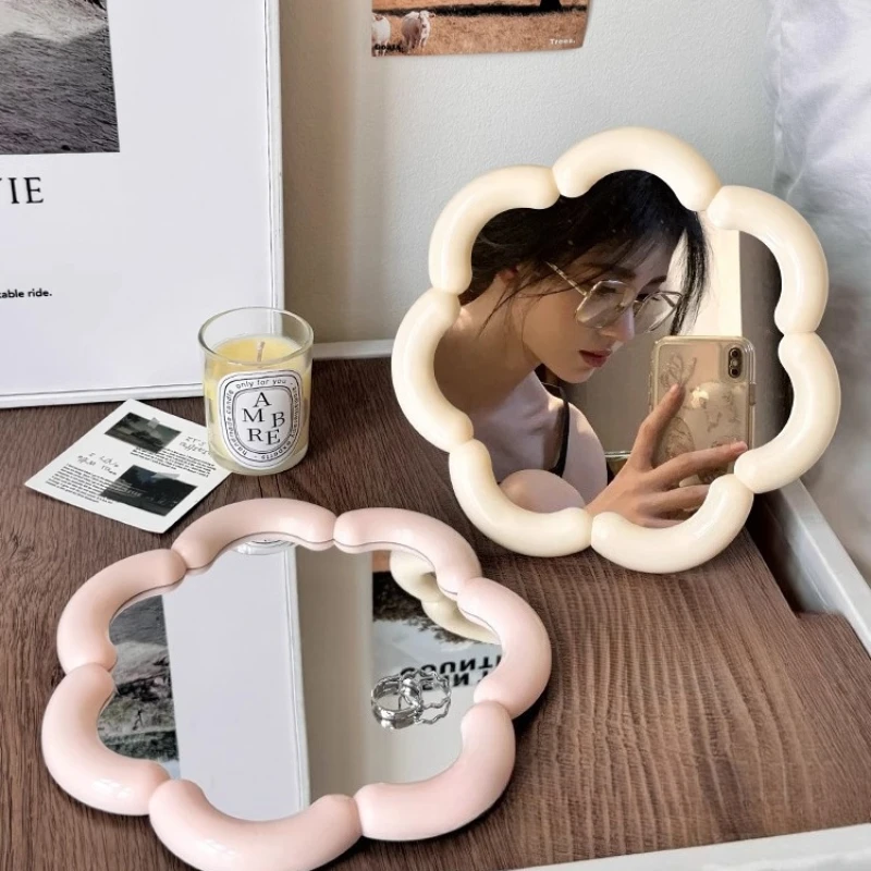 

Aesthetic Design Mirror Travel Nightstand Girls Modern Irregular Mirror Makeup Handled Ozdoby Do Pokoju House Accessories