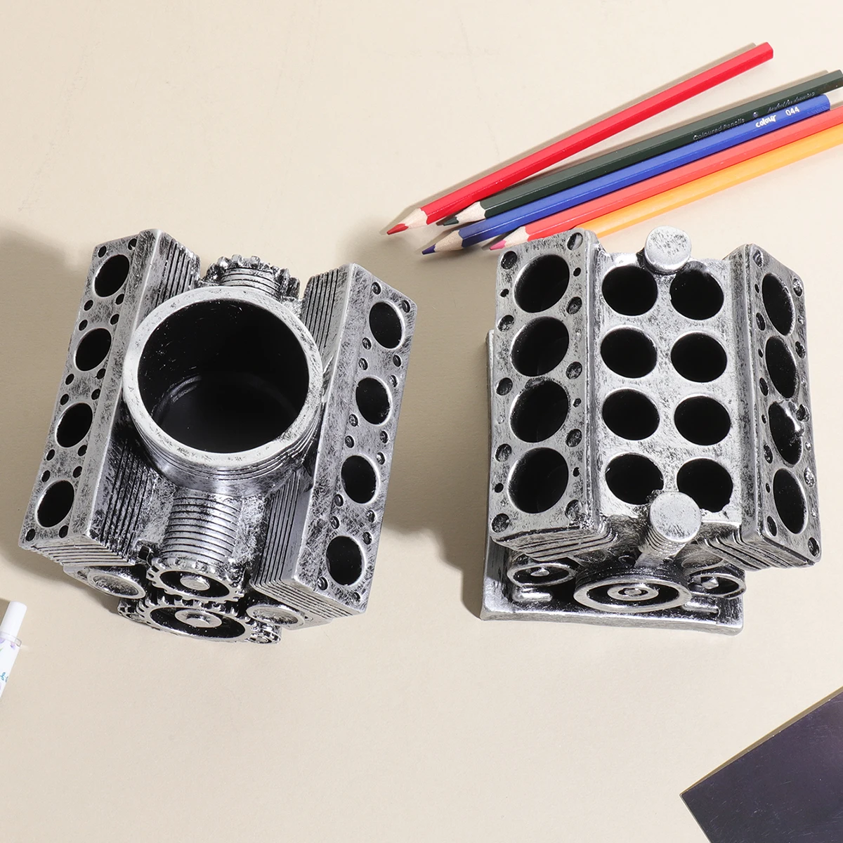 حامل قلم نموذج محرك السيارة، ديكور مكتب محرك V8، مقلمة قرطاسية مكتبية رائعة هدية إبداعية للرجال #3