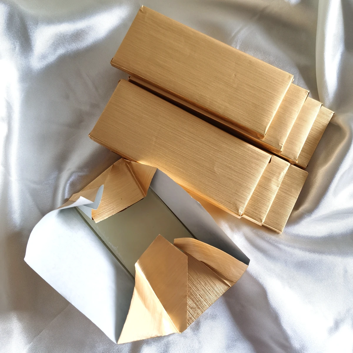 Lot de 500 feuilles de papier aluminium pour emballage cadeau de bonbons au chocolat doré – acheter aux petits prix dans la boutique en ligne