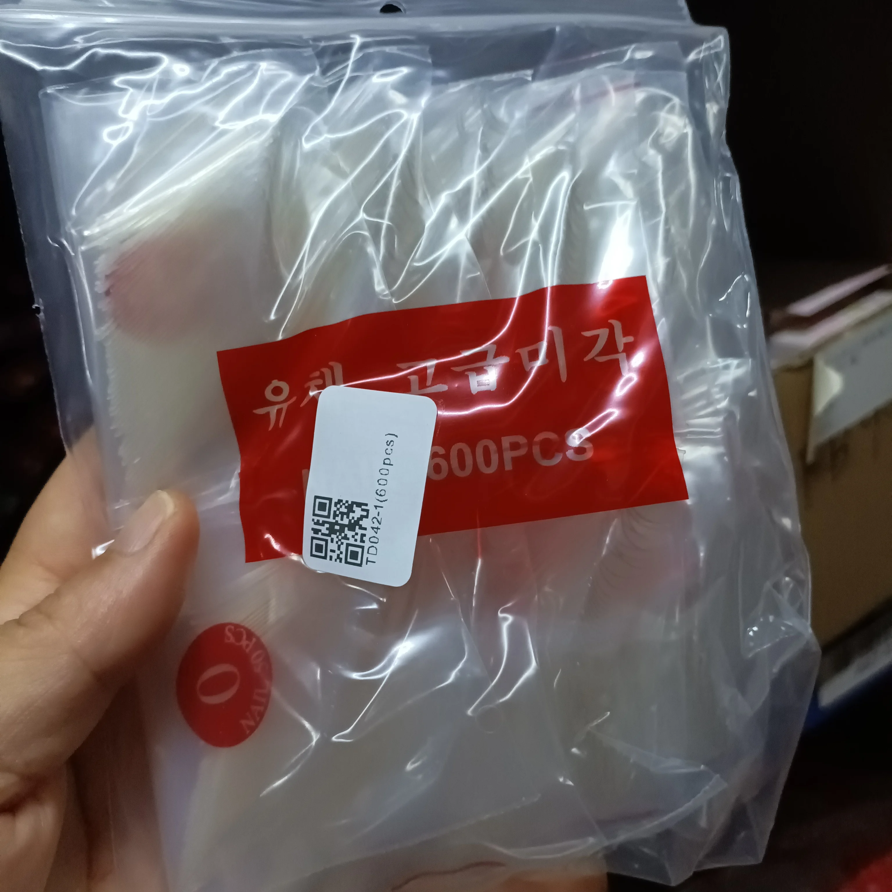 

600pcs Clear Long Pointed Nail Tips