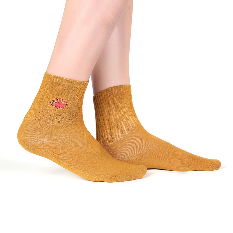 Женские хлопковые носки Новые всесезонные модные носки с вышивкой динозавра из мультфильма дикая серия женские милые носки для колледжа T168