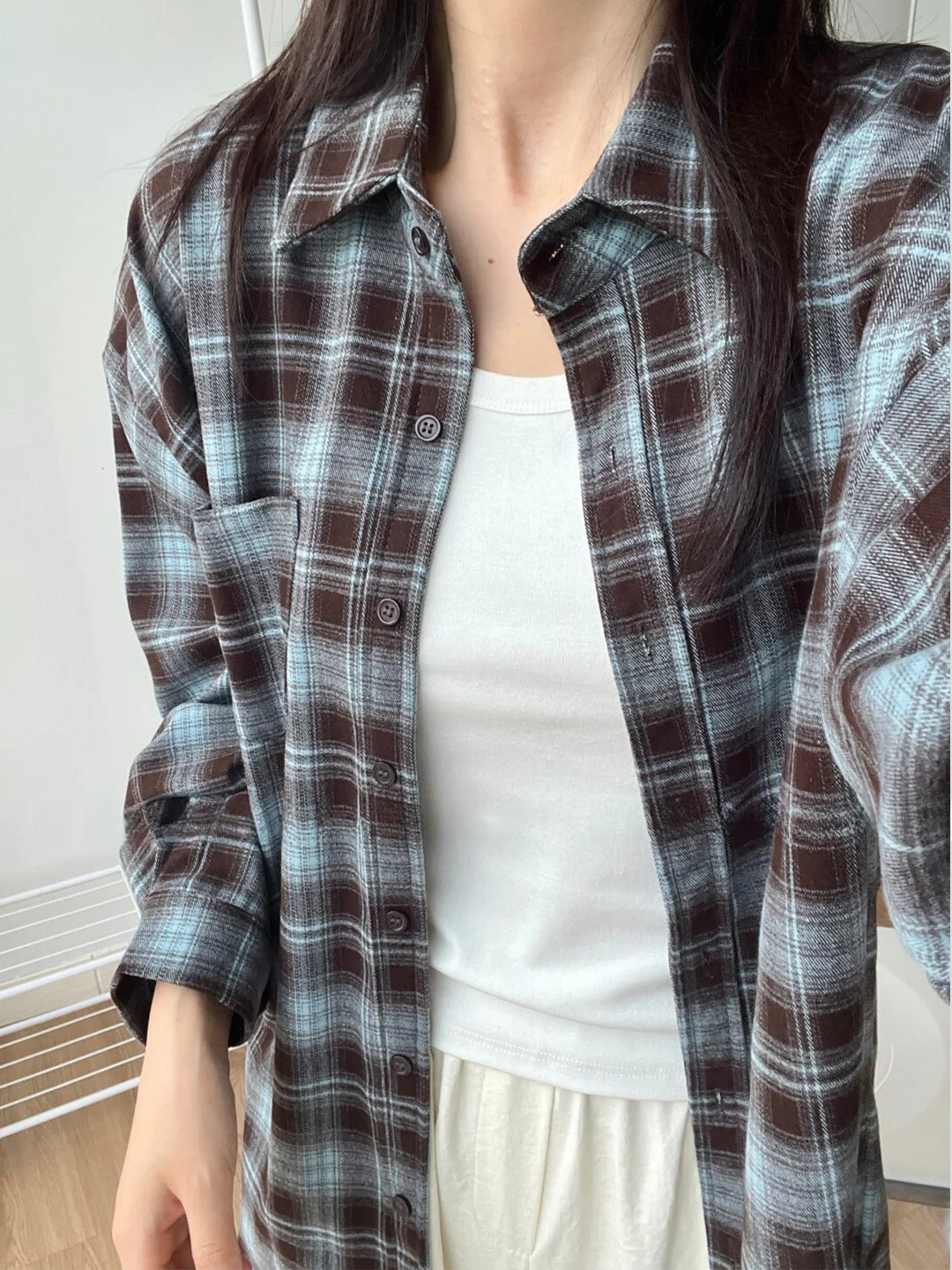 

Американская ретро-рубашка в сине-хаки клетку с начесом, повседневная свободная рубашка с длинным рукавом для женщин, весна-осень, в корейском стиле, ленивый крой, куртка-пальто