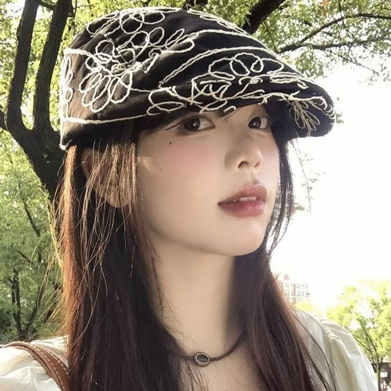 Japanese Retro Flower Embroidery Black Forward Hat Women's Summer Big Head Sunshade White Casual Painter Cap Boina Casquette