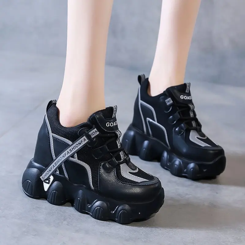 

2026 Spring and Autumn New Women's Casual Sports Shoes Thick Sole for Slimming Leg Effect Fashion Sneakers