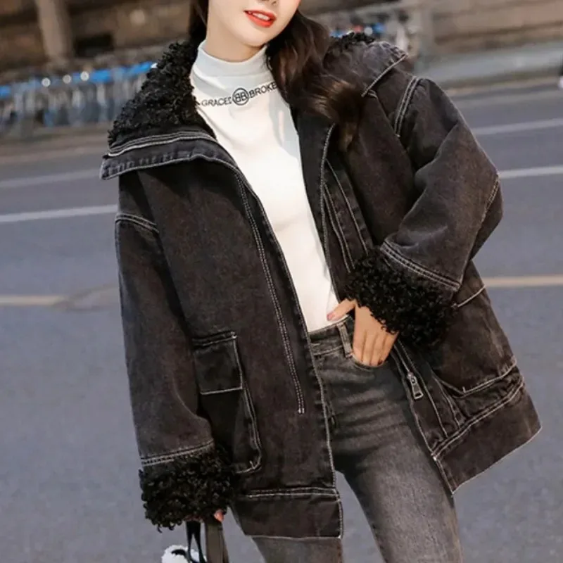 Women New Winter Fleece Lined Black Denim Coat Female Faux Fur Collar Jean Jacket Ladies Thickness Parka Plus Size Windbreaker