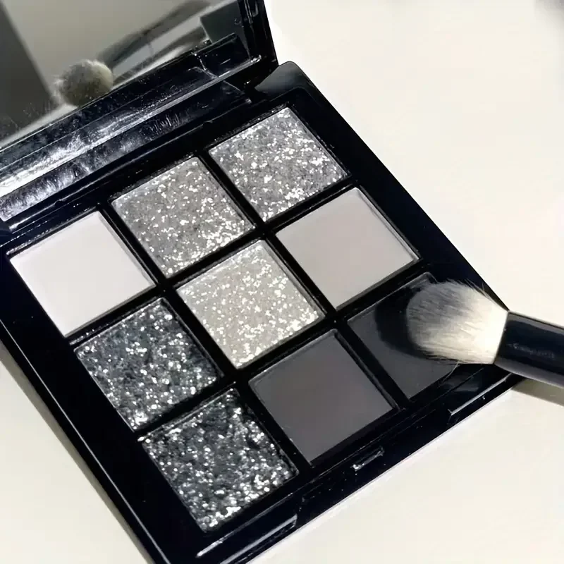 Paleta de sombras de ojos Black Swan de 9 colores, brillo fascinante, efectos punk ahumados dramáticos, tonos en gris claro y maquillaje plateado oscuro