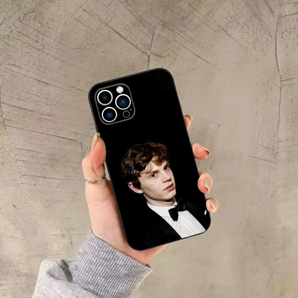 Actor E-Evan P-Peters Phone Case For iPhone 16,15,14,13,12,11,Plus,Pro Max,XS,X,XR,SE,Mini,8,7 Soft Silicone Black Cover