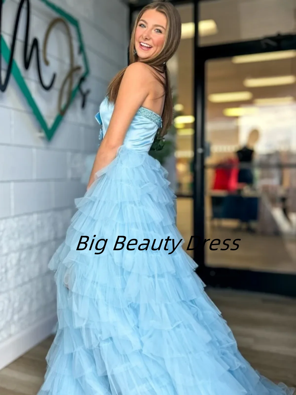Personnalisé élégant Quinceanera Chic bretelles sans manches perlée nœud papillon Tulle à plusieurs niveaux robes de bal robes de 15 quinceañer