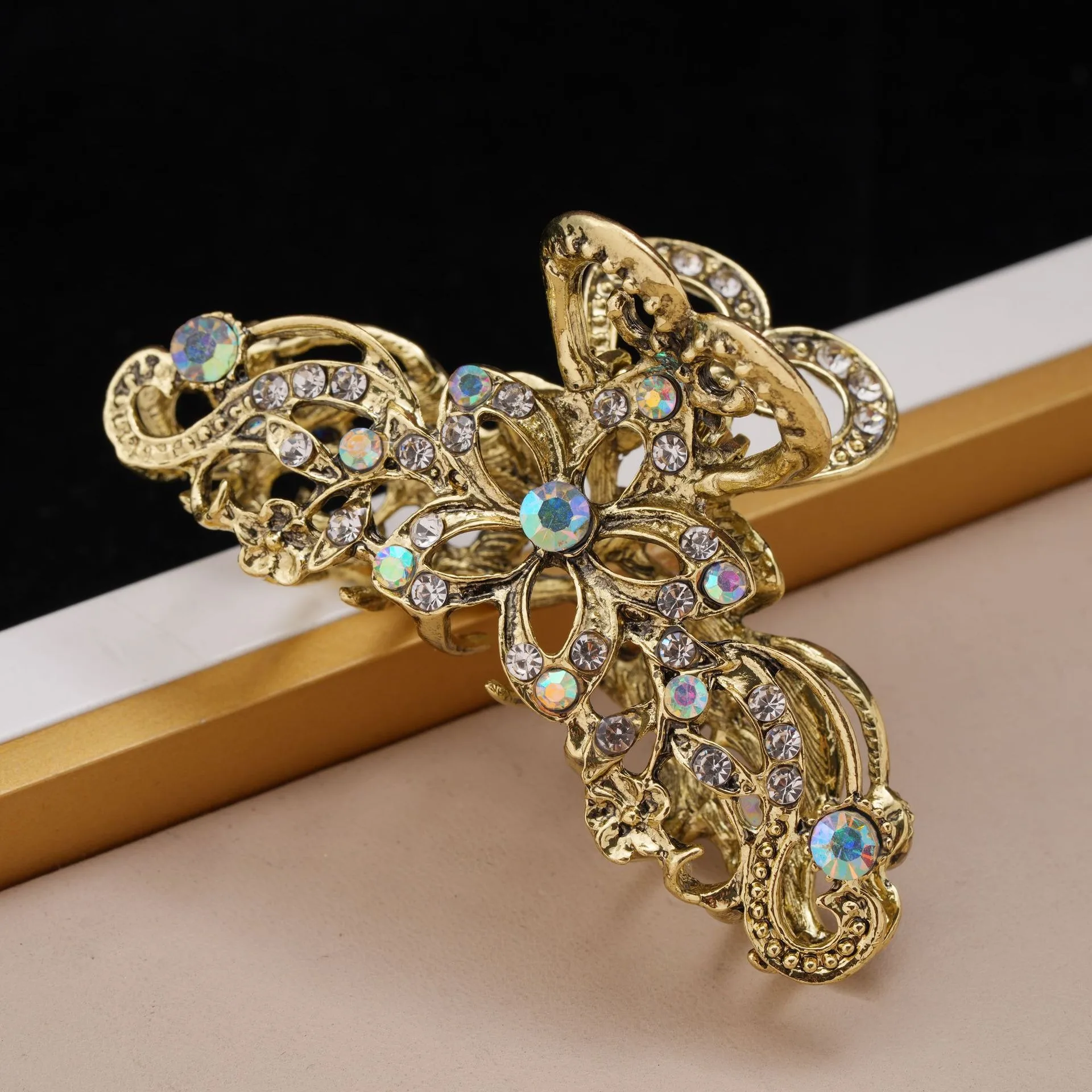 

Retro hollow grip hair clips for women alloy pins European and American hair accessories Ladies' floral rhinestone girl clip