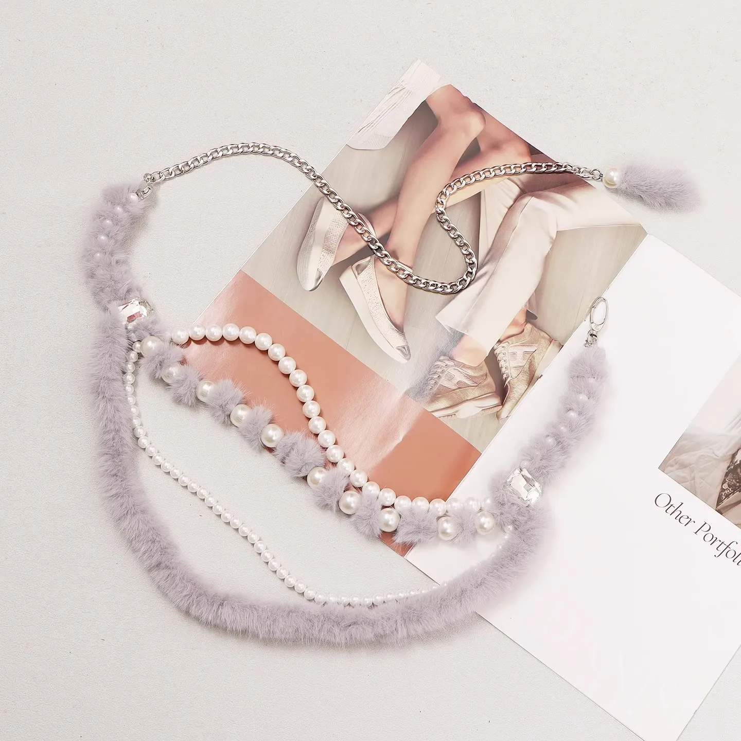 เข็มขัดแฟชั่นผู้หญิง ขนเฟอร์เทียม ประดับมุก สายโซ่ คาดเอว สำหรับชุดเดรส รุ่น R3284