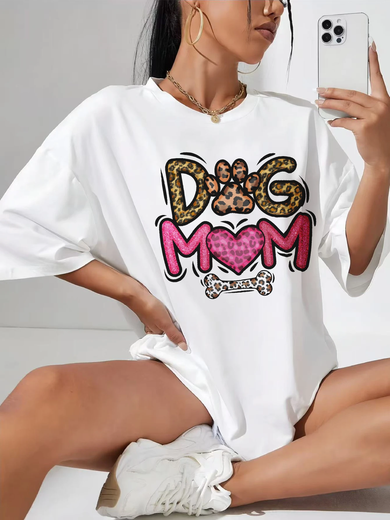 

Легкая дышащая белая футболка для беременных Dog Mom со свободным силуэтом идеально подходит для фестиваля