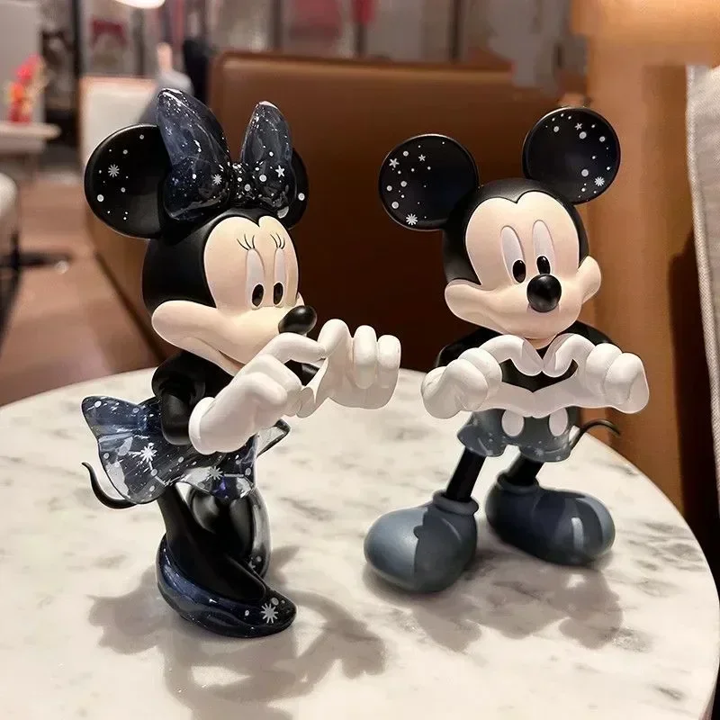 MINISO Mickey Mouse Minnie Figur Cartoon Gezeitenanzug Anime Cartoon Puppe Ornamente Geburtstagsgeschenk für Jungen und Mädchen Modellspielzeug