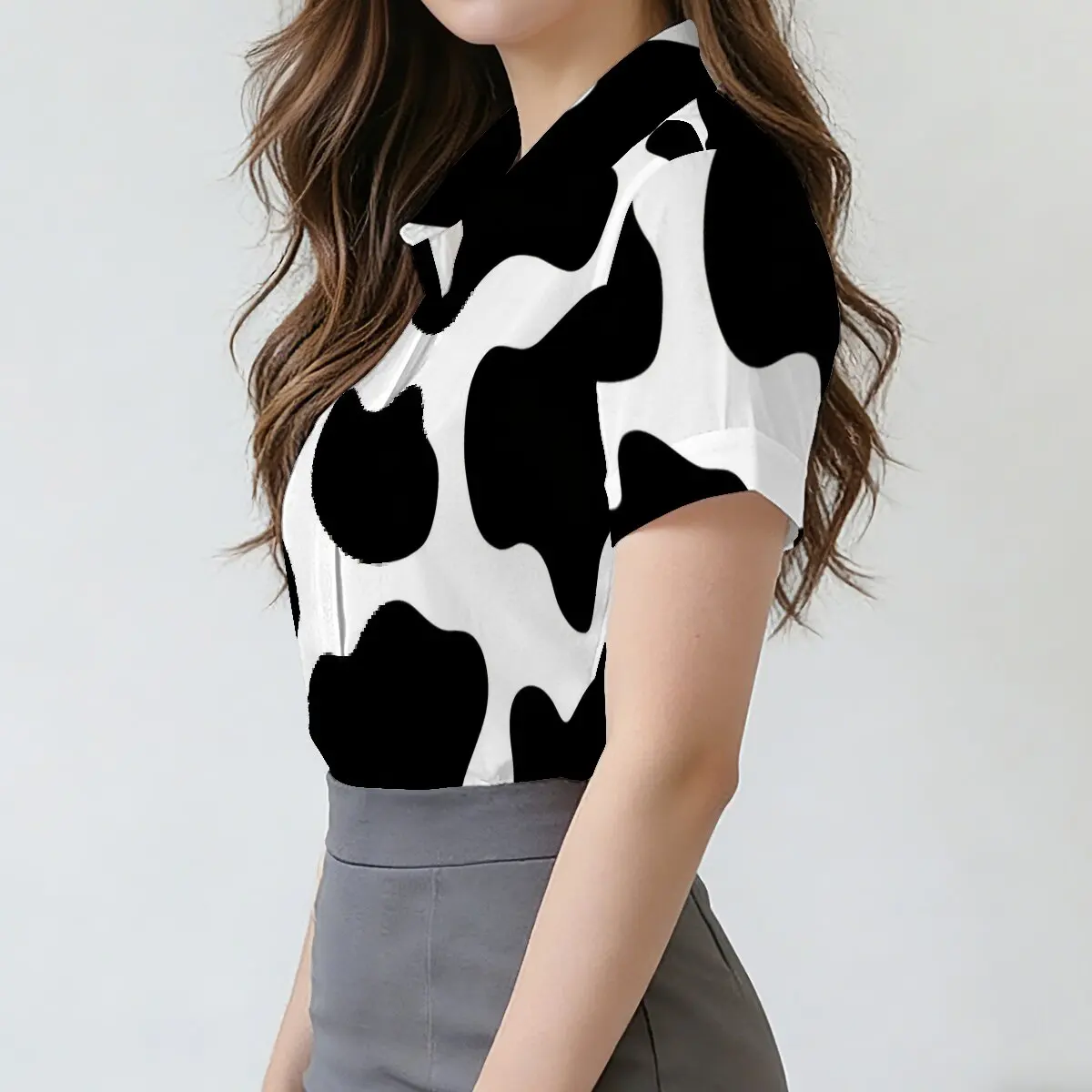 Women's short-sleeve shirt with black-and-white milk pattern, playful, retro, lively and eye-catching, suitable for business