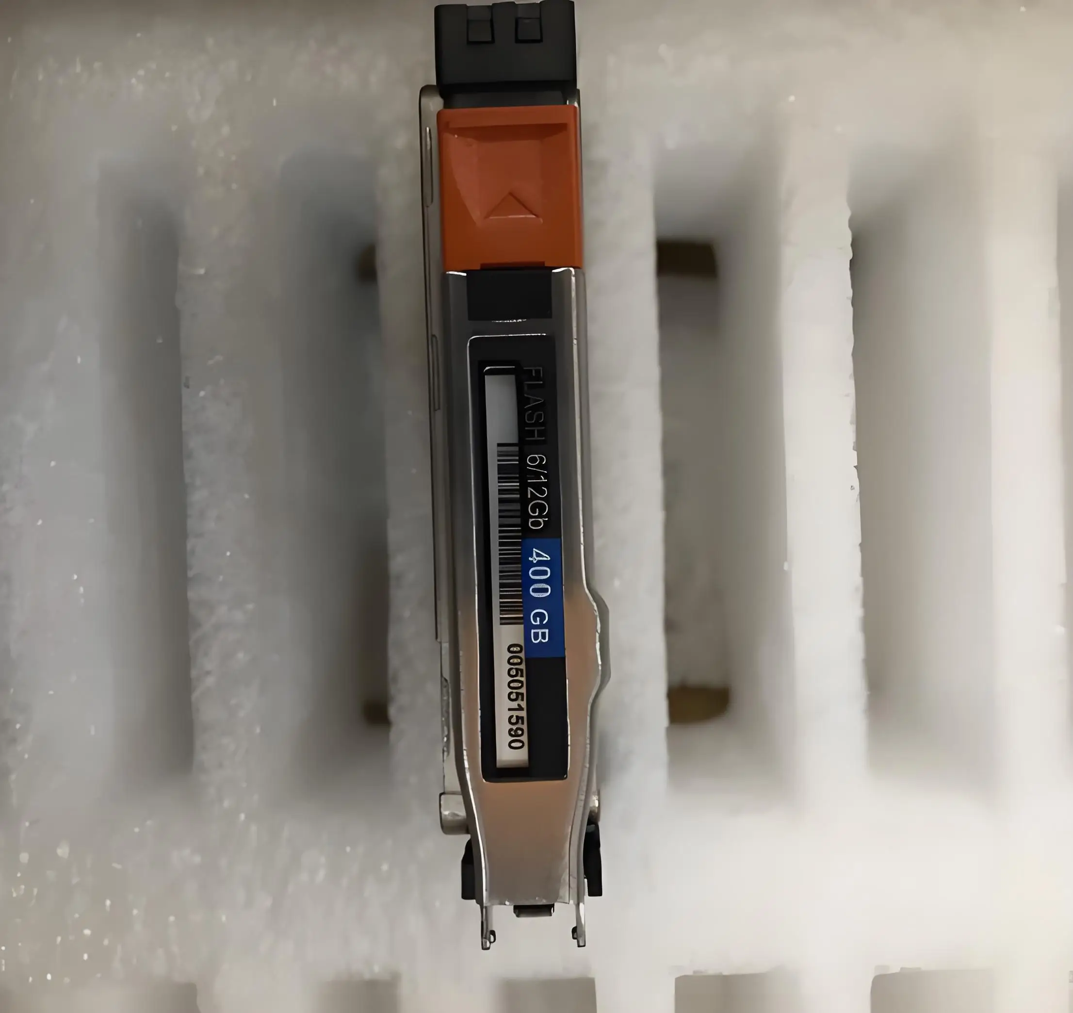 

For D3-2S12FX-400 005051590 005051586 400G SAS SSD Solid State Drive