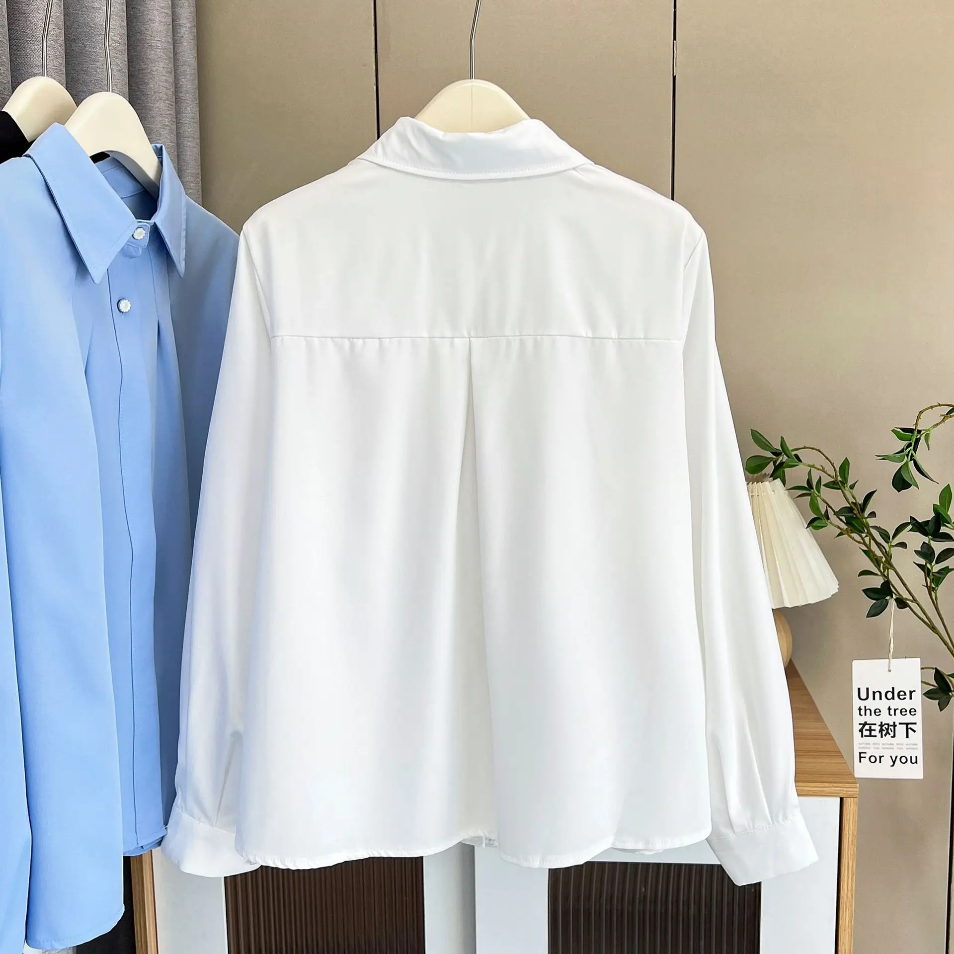 Camicette taglie forti primavera 2025 Nuova camicia a maniche lunghe antirughe semplice da 100 kg Top casual da donna 6607