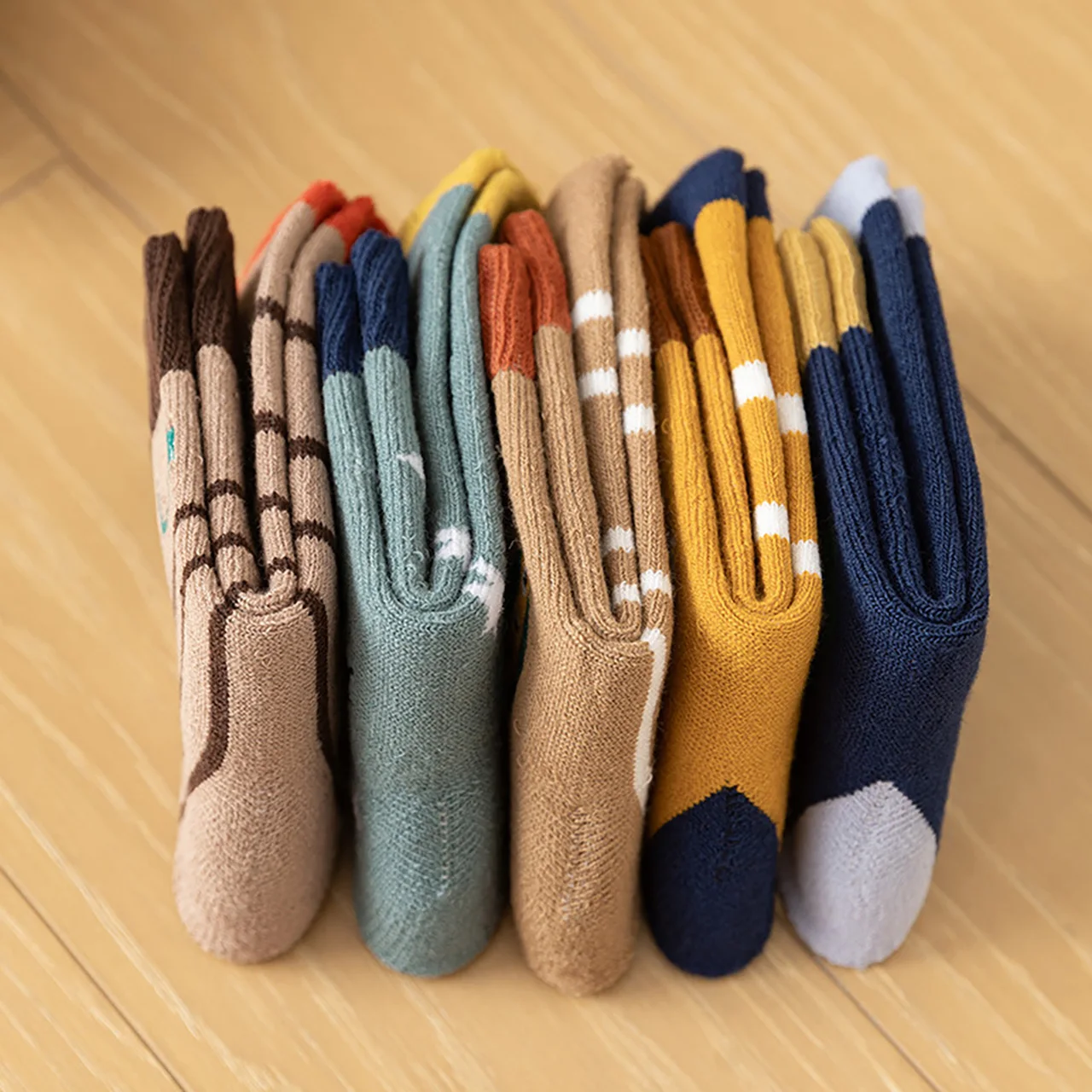 سميكة الدافئة جوارب يمكن السير بها على الأرض للأطفال أفخم حلقة منتصف جوارب أنبوبية الشتاء الصبي جورب طويل الأطفال الأحذية الحرارية لطيف الكرتون الطفل الجوارب