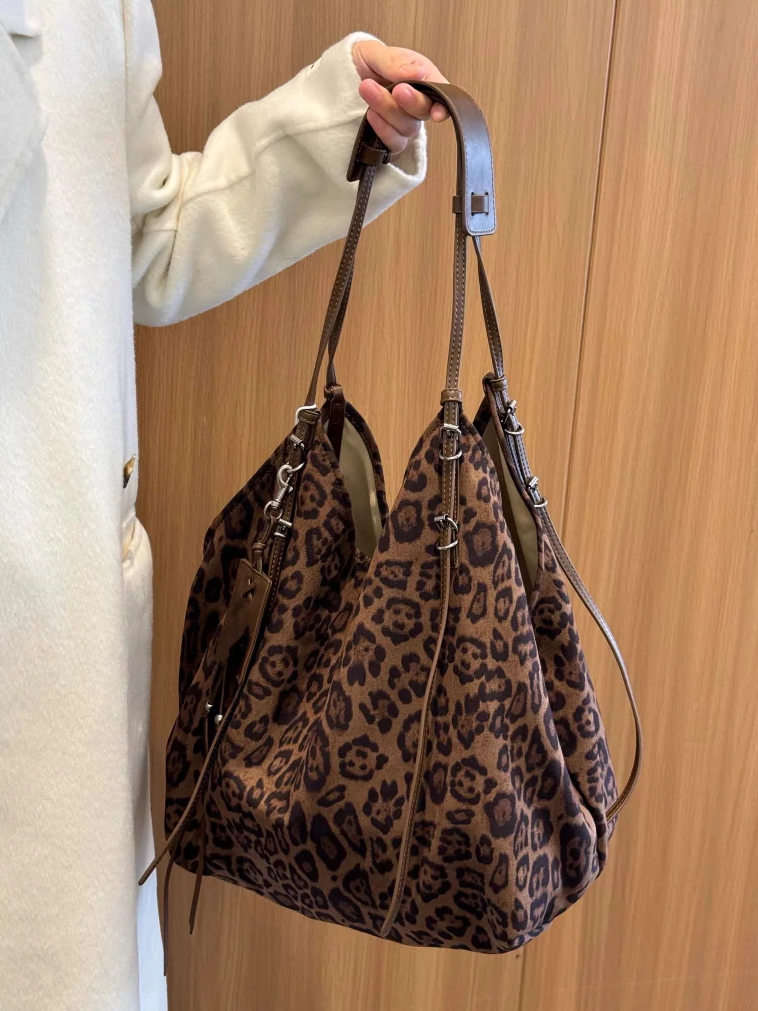 

Retro 2025 Large Capaci Leopard Print Design Tote Bag Faion Lazy Sle Single oulder Bag Hong Kong Sle Casual Handbag