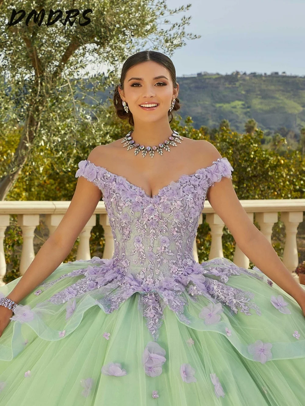 Bezauberndes schulterfreies Quinceanera-Kleid 2025, anmutiges Partykleid mit Applikationen, glänzende Pailletten, ärmelloses Ballkleid, süßes 16-teiliges