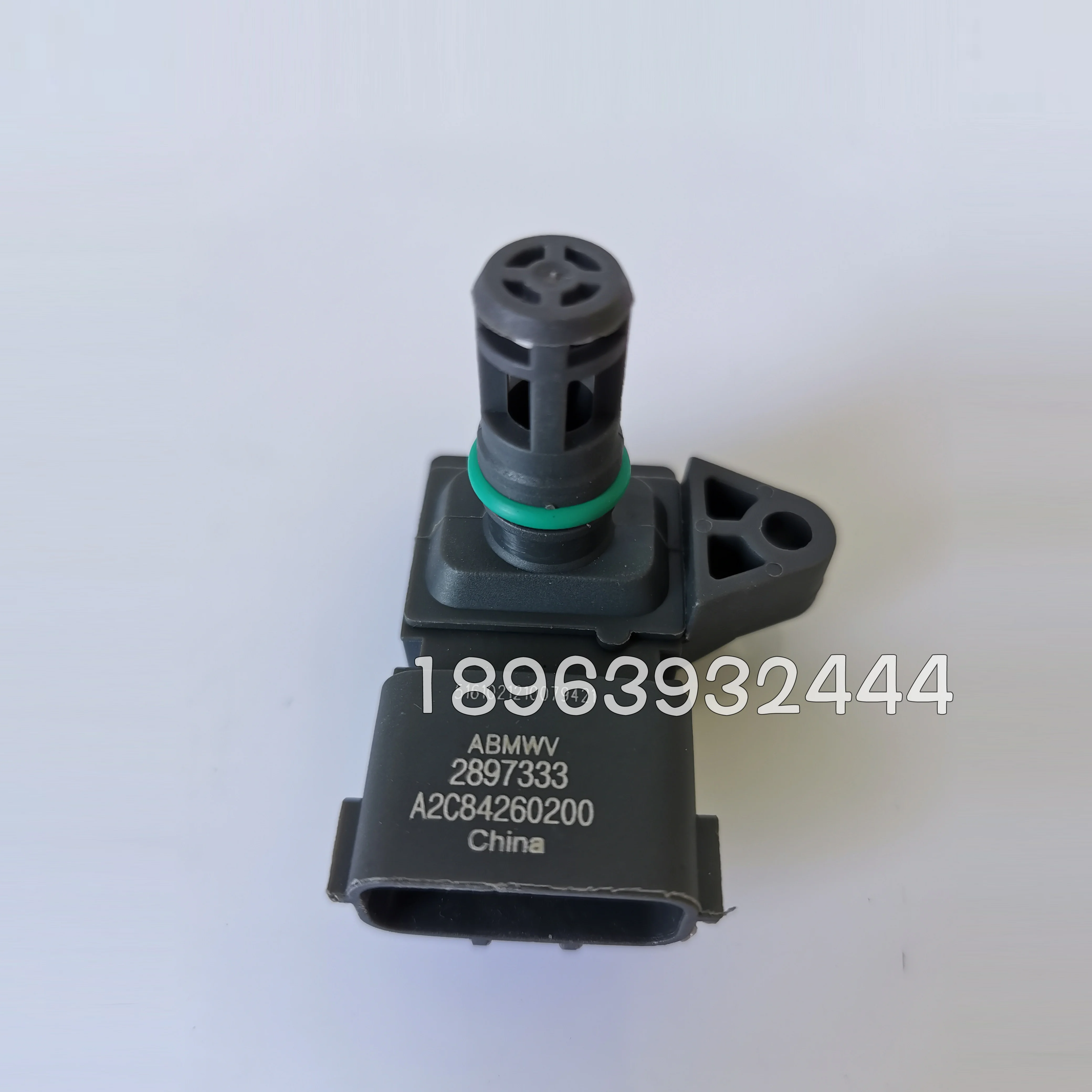 Applicable to Dongfeng Tianjin Tianlong Cummins engine turbocharger intake pressure and temperature sensor 2897333