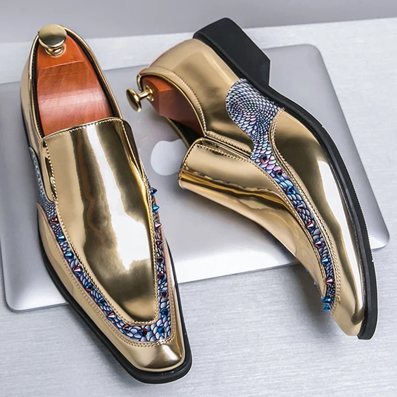 New Luxury Brand Designer Men Gold Black Rivet Slip On Casual Shoes Formal Wedding Dress Homecoming Footwear Zapatos Hombre