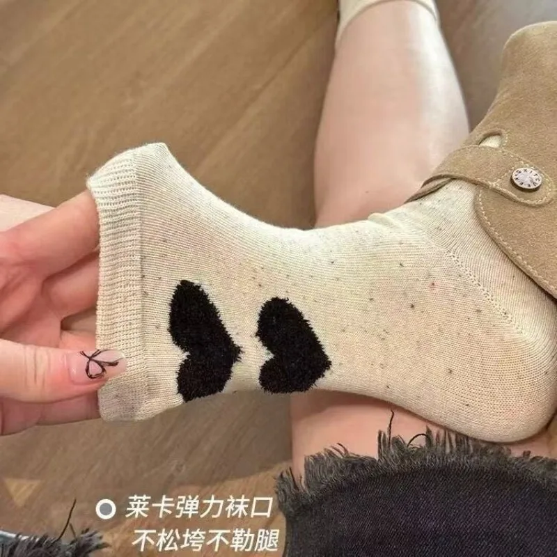 5 أزواج 2025 الخريف جديد ريترو البولكا نقطة المرأة الكرز القوس الحب لطيف الكرتون الدب نمط الأوسط الجوارب لينة ودافئة الجوارب