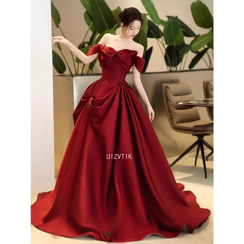 فستان حفلات الزفاف من الساتان على شكل حرف A على شكل قلب عنابي مع فيونكة فساتين سهرة مكشوفة الكتف مطوي للمناسبات الرسمية