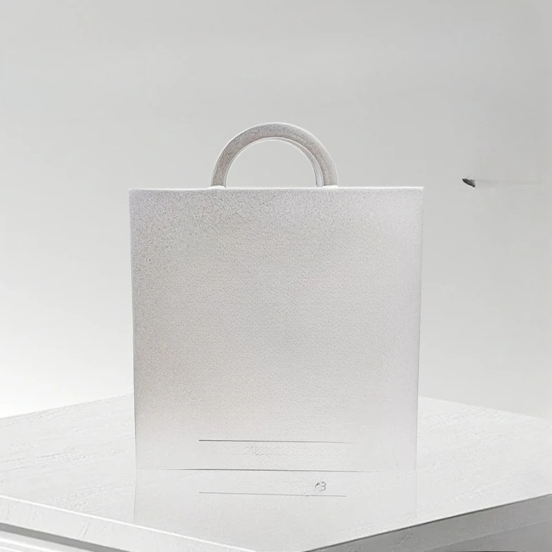 The award of the winning store in the high-end sales order competition is a trophy