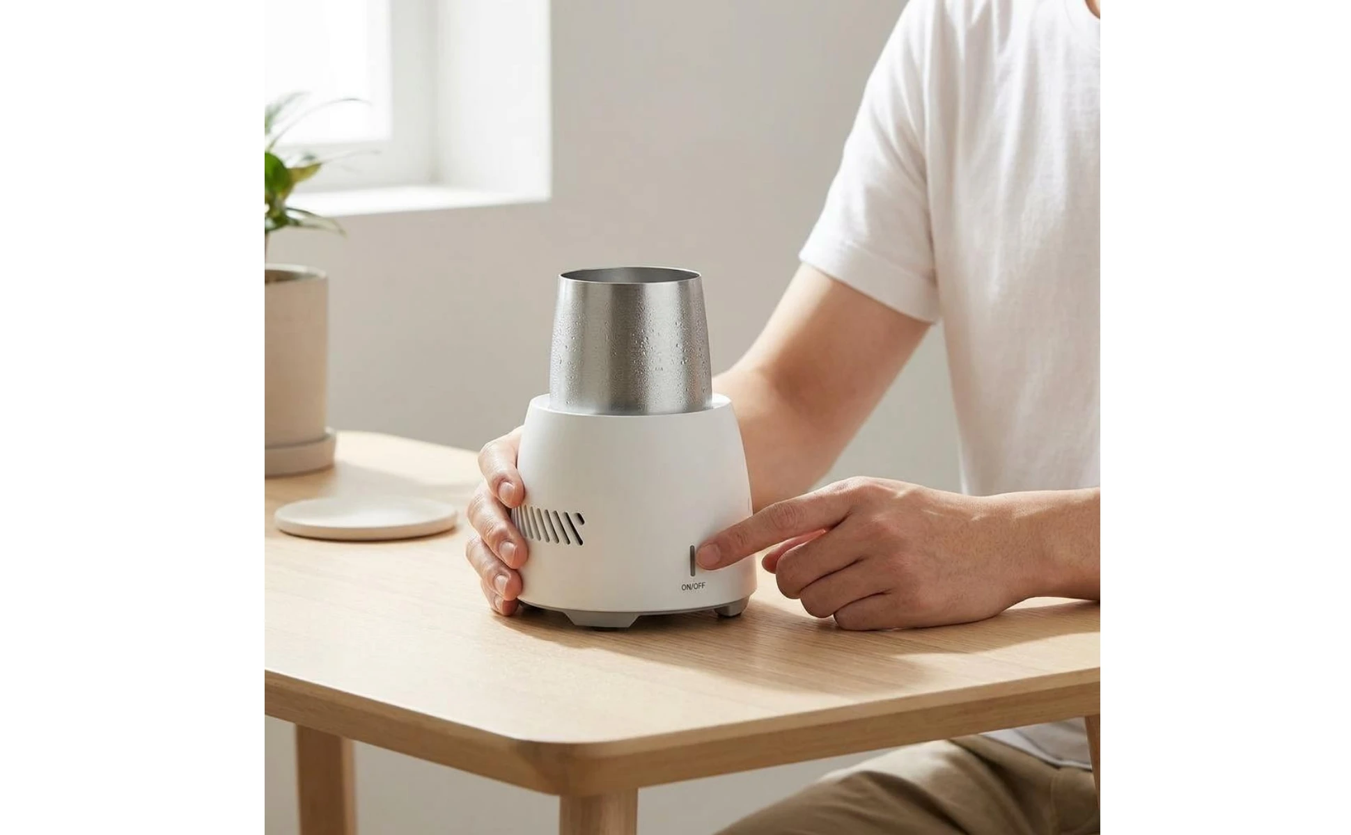 Semiconductor Cup Cooler Quick Chill Desktop Drink Chiller Desktop Beverage Chiller Quiet Operation